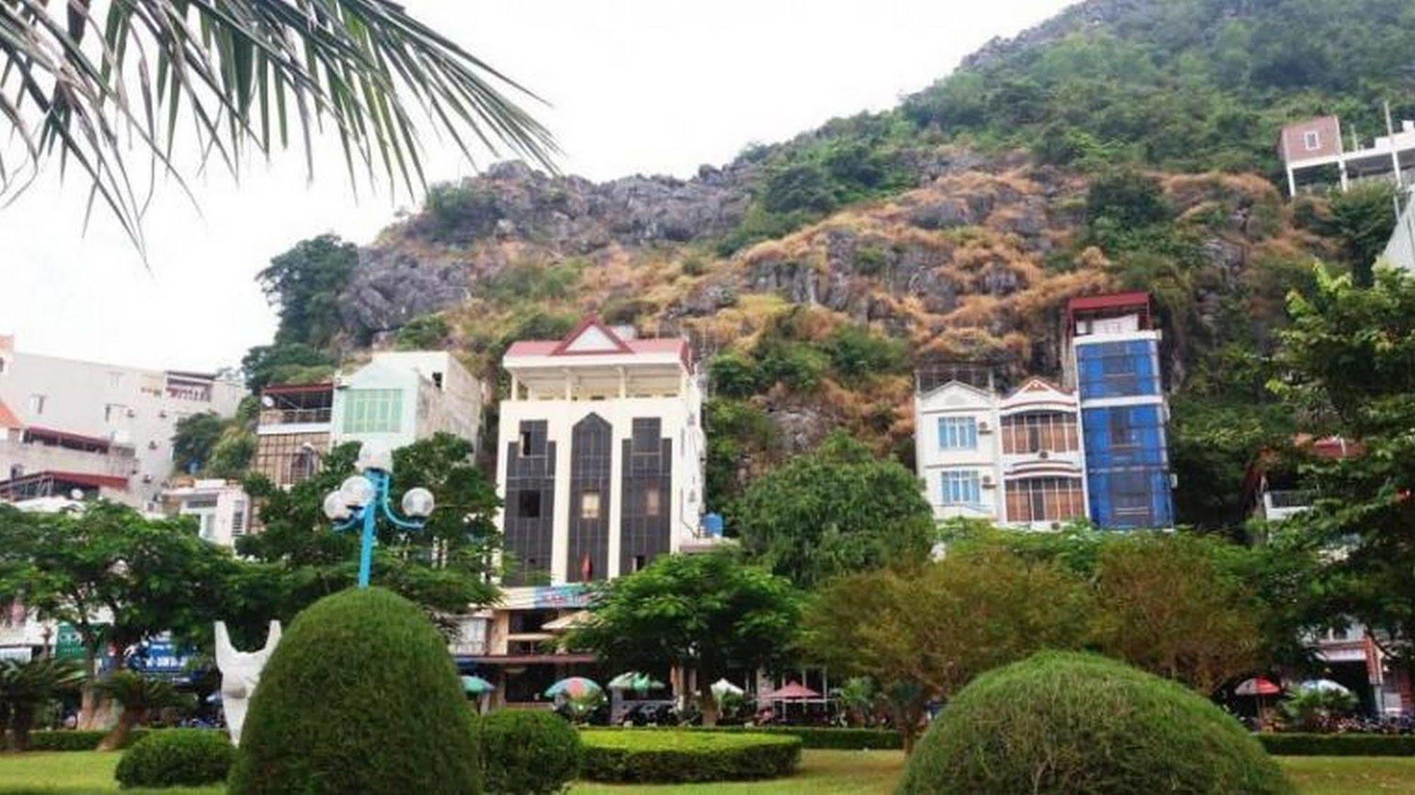 Nam Phuong Hotel Dong Khe Sau Exterior photo